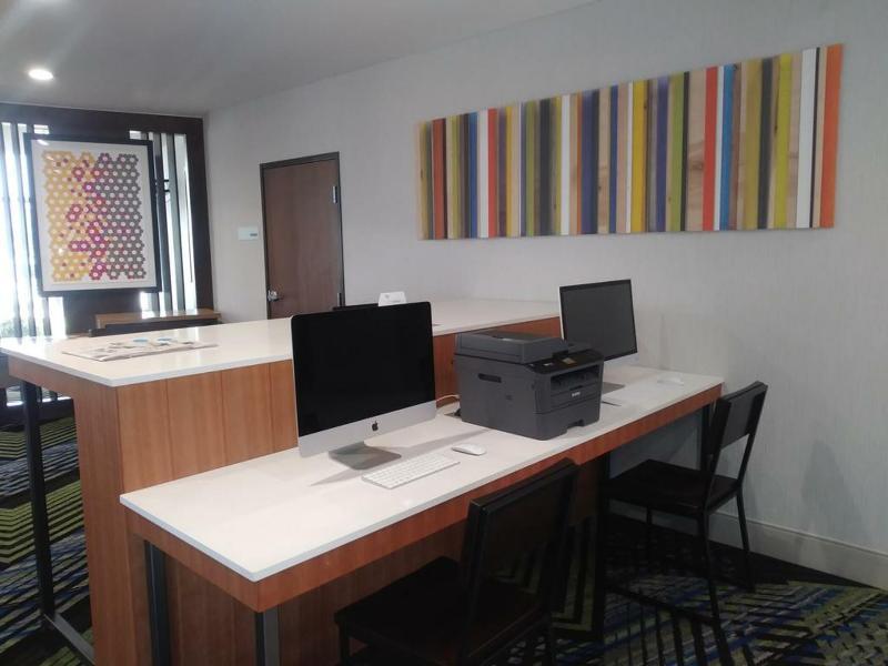 Holiday Inn Express & Suites - Dallas Nw Hwy - Love Field By Ihg Екстер'єр фото